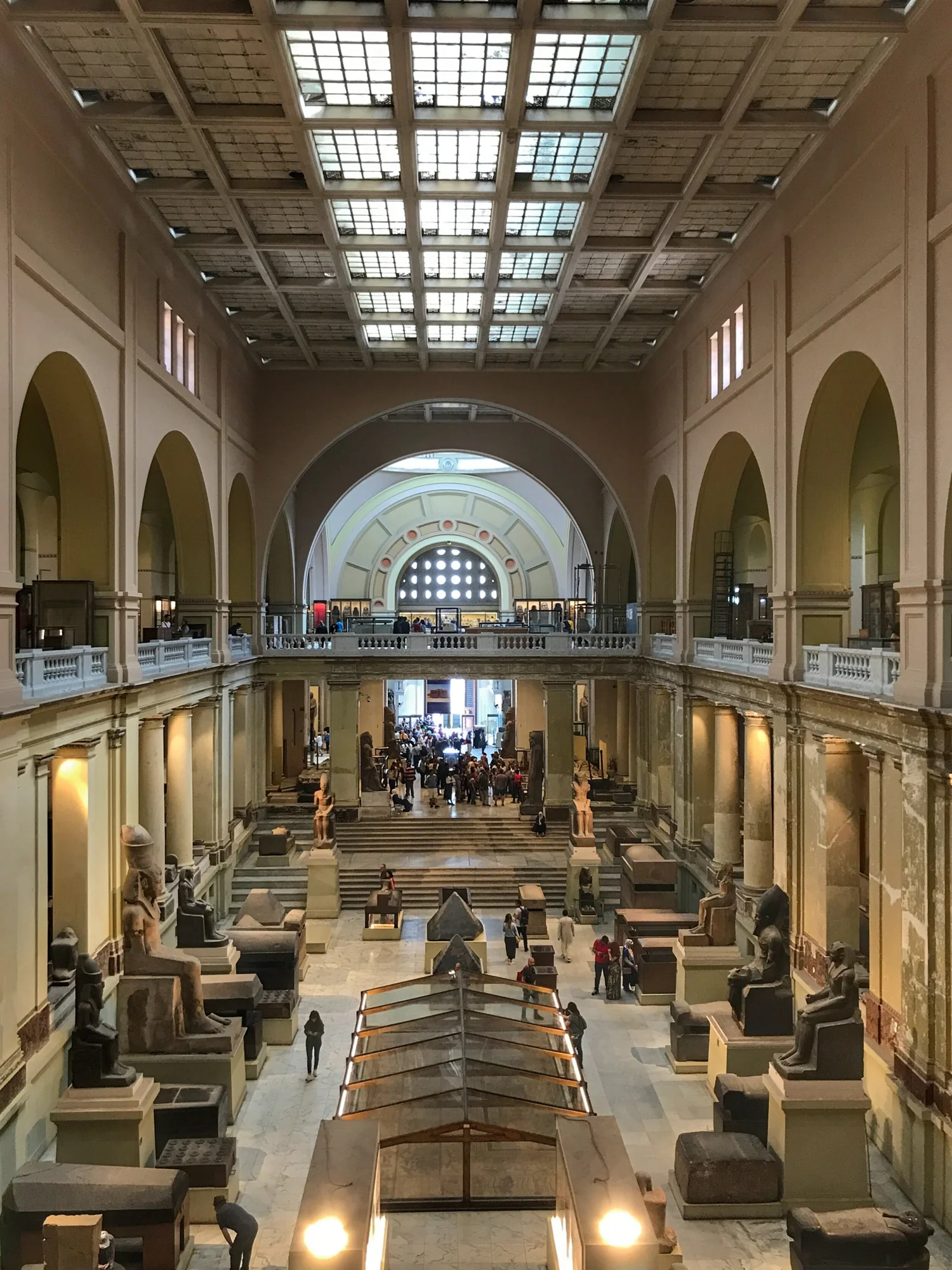 Cairo by Bus – Old Egyptian Museum — photo 7