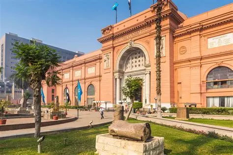 Cairo by Bus – Old Egyptian Museum — photo 9