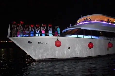 Crociera VIP con Cena – Yacht di Lusso